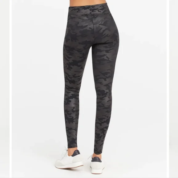 Like New SPANX Faux leather camo leggings size‎ Medium - Picture 2 of 13